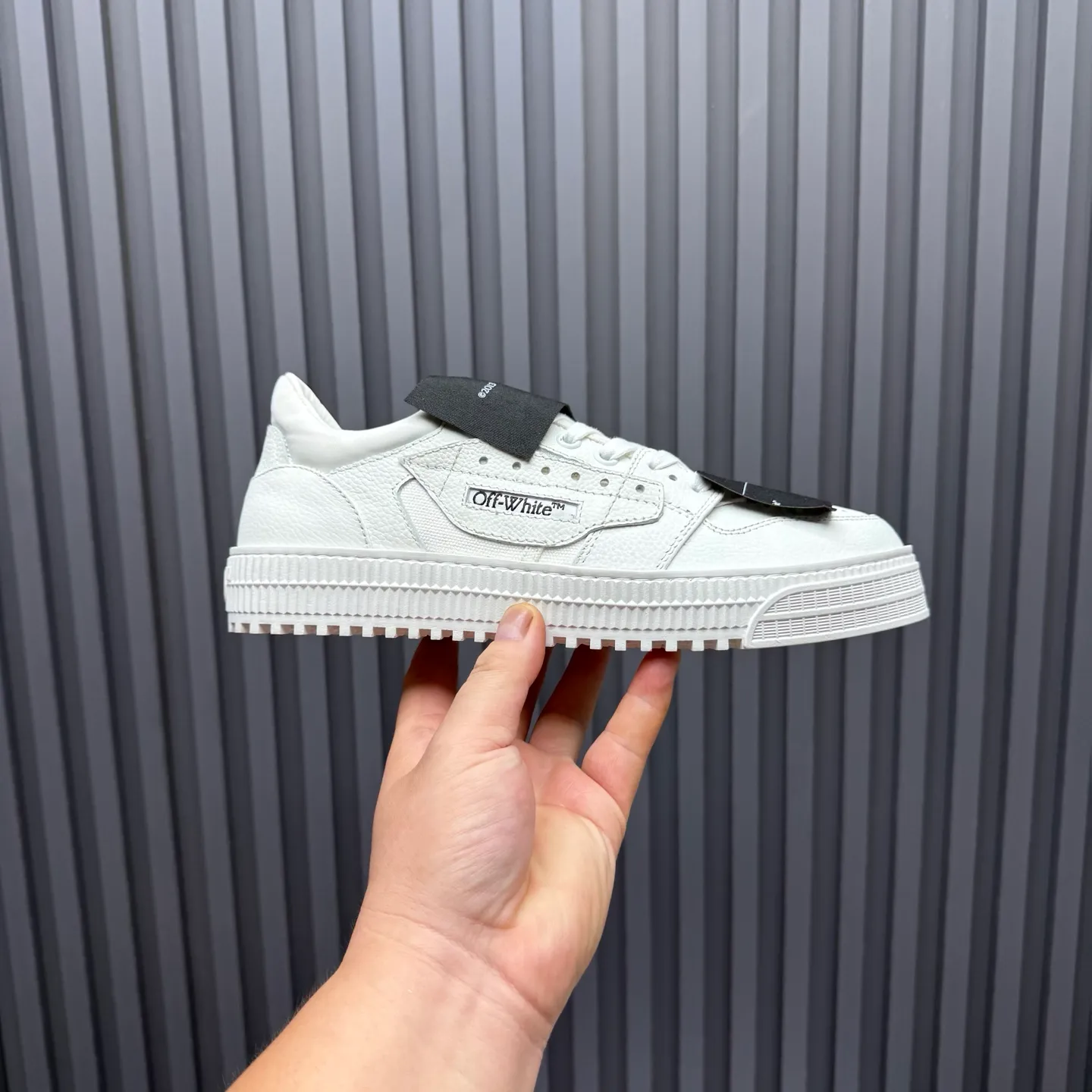 【OFF WHITE】P: 680💰Couple model👫, Size: Female 35-40. Male 39-44 (customized at 45.46) High-quality version👊 "Out of office" series original molding, original lasting, production process 1:1 original ➰OFF GRAY WHITE OW ➰ First layer of cowhide, imported skin-friendly and environmentally friendly polyester mesh, original molding, high elasticity and environmentally friendly molding pad Made with the original lasting process. The original molded rubber outsole (never yellows and deforms) has a super correct shape, bright color and strong three-dimensional effect👍. Packaging💯Full set of packaging synchronized with the official website (branded paper, certificate of quality, branded cloth bag)